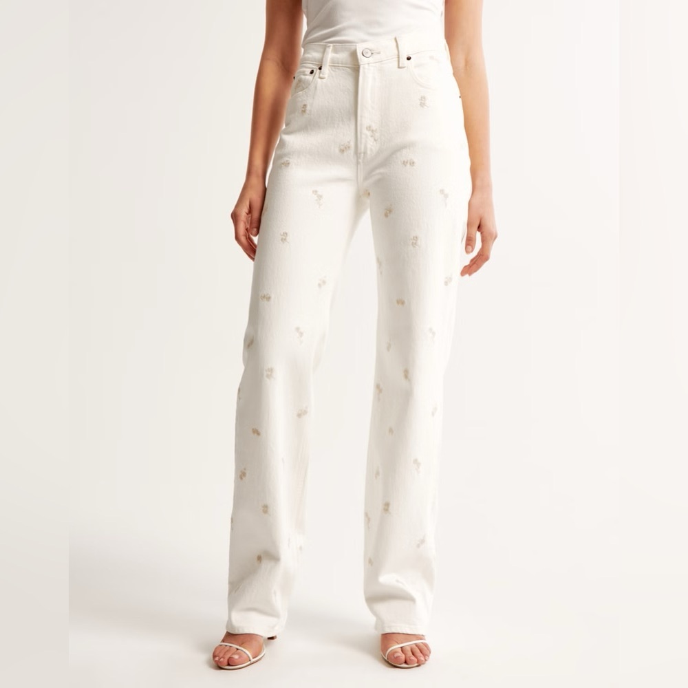 Abercrombie & Fitch “The 90s Relaxed” high-rise white denim jeans – size 29 / 8s